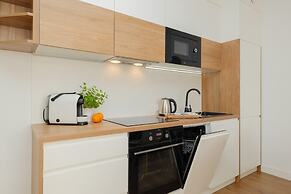 Marynarska Modern Apartment by Renters