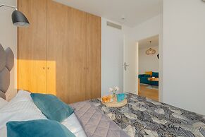 Marynarska Modern Apartment by Renters