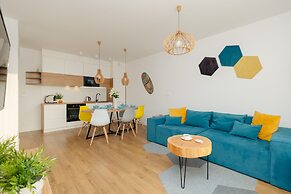 Marynarska Modern Apartment by Renters