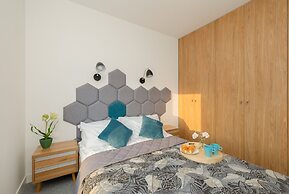Marynarska Modern Apartment by Renters