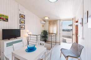Apartment With Terrace Overlooking the sea - air Conditioned - Wi-fi