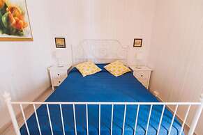 Apartment With Terrace Overlooking the sea - air Conditioned - Wi-fi