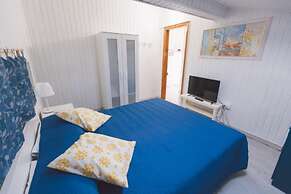 Apartment With Terrace Overlooking the sea - air Conditioned - Wi-fi