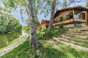 The Lindsay Lodge & Restaurant