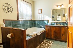 The Lindsay Lodge & Restaurant