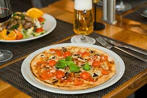 ROCA Restaurant & Hotel