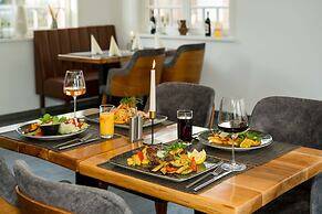ROCA Restaurant & Hotel