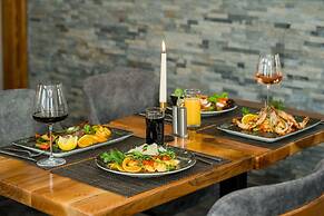 ROCA Restaurant & Hotel