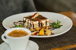 ROCA Restaurant & Hotel