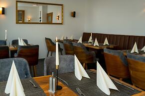 ROCA Restaurant & Hotel