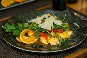 ROCA Restaurant & Hotel