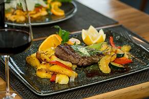 ROCA Restaurant & Hotel