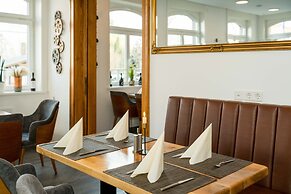 ROCA Restaurant & Hotel