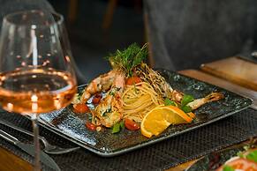 ROCA Restaurant & Hotel