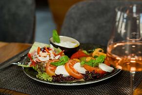 ROCA Restaurant & Hotel