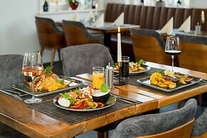 ROCA Restaurant & Hotel