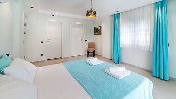 Huge Triplex Villa w Pool and Garden in Fethiye