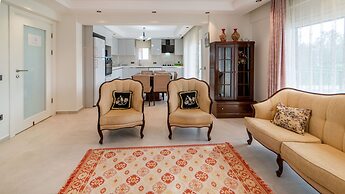 Huge Triplex Villa w Pool and Garden in Fethiye