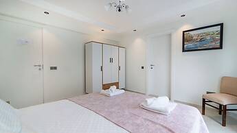 Huge Triplex Villa w Pool and Garden in Fethiye