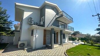 Huge Triplex Villa w Pool and Garden in Fethiye