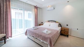 Huge Triplex Villa w Pool and Garden in Fethiye