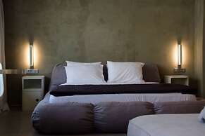 99 Adrianou Luxury Urban Stay
