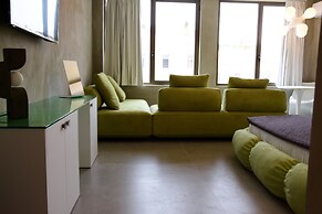 99 Adrianou Luxury Urban Stay