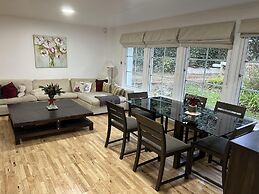 Large 3 bed House With Separately Bookable Studio