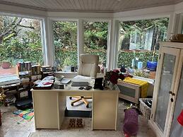 Large 3 bed House With Separately Bookable Studio