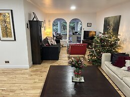 Large 3 bed House With Separately Bookable Studio