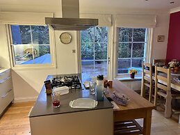 Large 3 bed House With Separately Bookable Studio