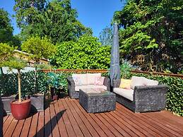 Large 3 bed House With Separately Bookable Studio