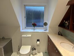 Large 3 bed House With Separately Bookable Studio