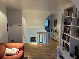 Large 3 bed House With Separately Bookable Studio