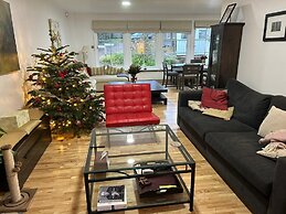 Large 3 bed House With Separately Bookable Studio