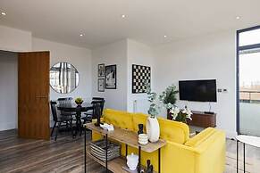 The Harlesden Classic - Lovely 2BDR Flat with Balcony