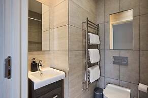 The Harlesden Classic - Lovely 2BDR Flat with Balcony