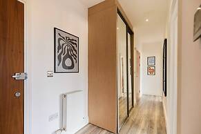 The Harlesden Classic - Lovely 2BDR Flat with Balcony