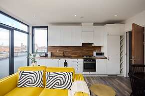 The Harlesden Classic - Lovely 2BDR Flat with Balcony
