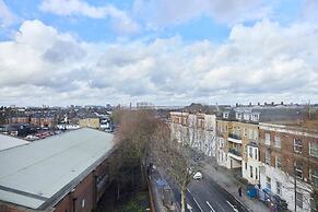The Harlesden Classic - Lovely 2BDR Flat with Balcony