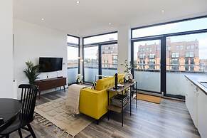 The Harlesden Classic - Lovely 2BDR Flat with Balcony