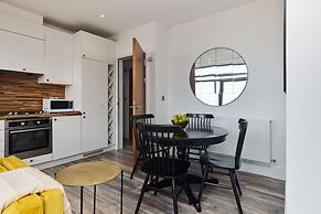 The Harlesden Classic - Lovely 2BDR Flat with Balcony