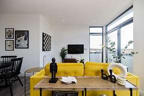 The Harlesden Classic - Lovely 2BDR Flat with Balcony