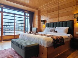 Mount Bayul Shangri-La Resort