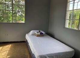 4 Bed House-sleeps 8-pet Friendly-private Garden