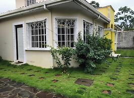 4 Bed House-sleeps 8-pet Friendly-private Garden