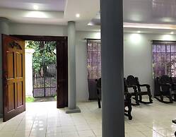 4 Bed House-sleeps 8-pet Friendly-private Garden