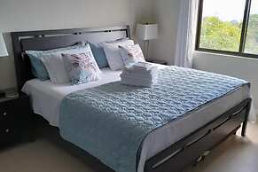 Seaview Paradise Sleeps 3 With Pool