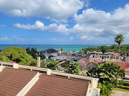 Seaview Paradise Sleeps 3 With Pool