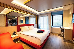 Granada Luxury Red Adult Only